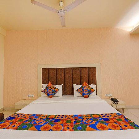 Hotel OYO 90662 Heaven Seven Neu-Delhi Exterior foto