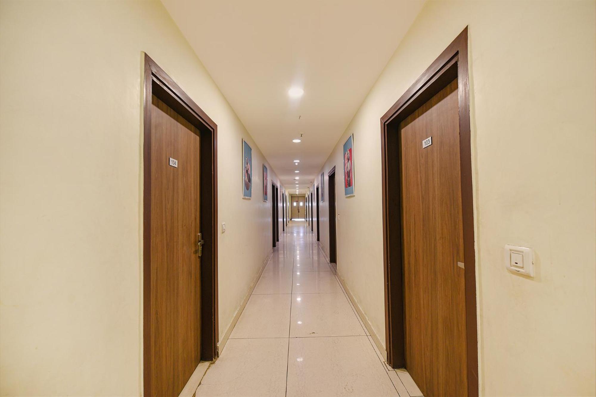 Hotel OYO 90662 Heaven Seven Neu-Delhi Exterior foto