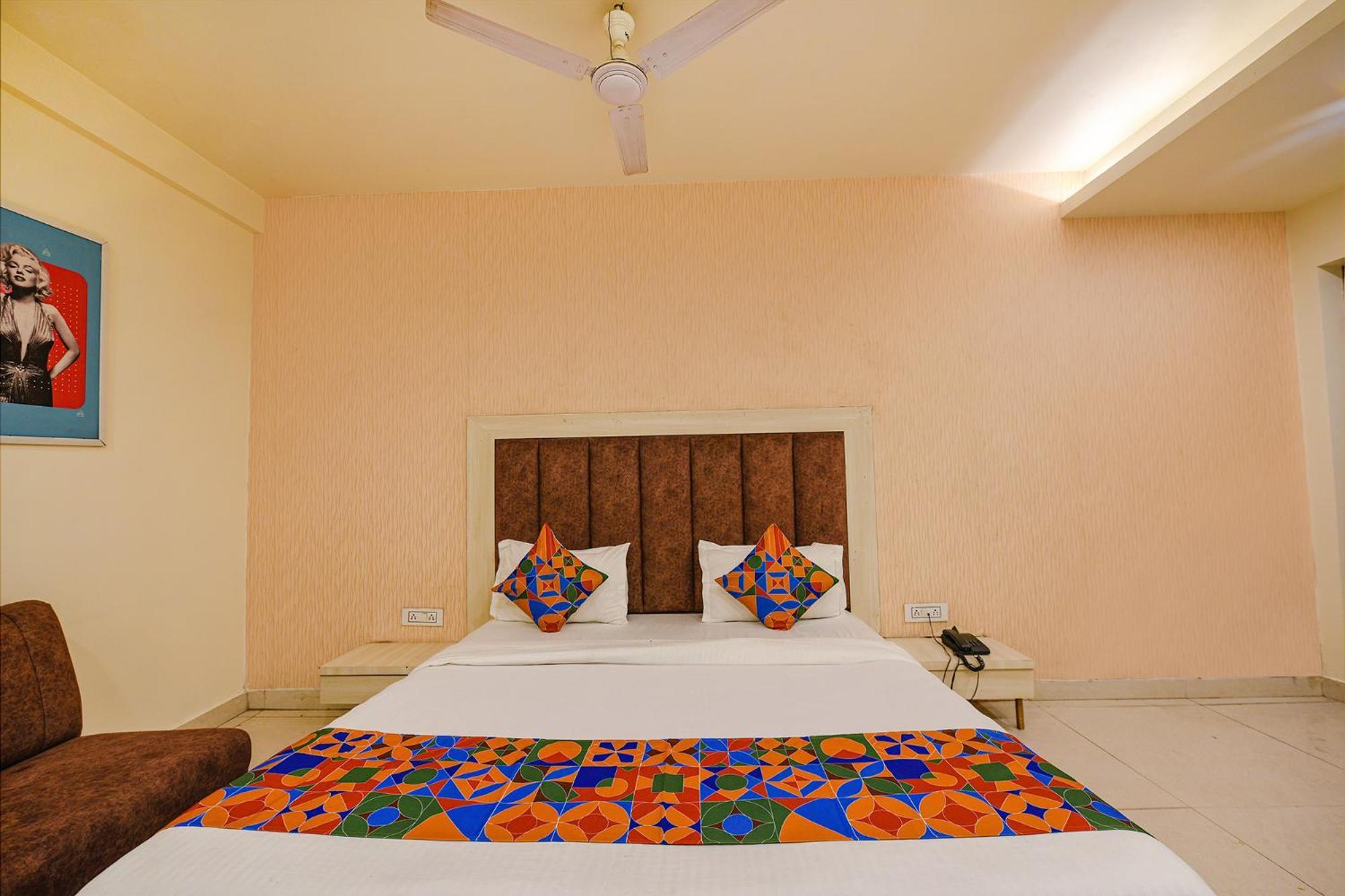 Hotel OYO 90662 Heaven Seven Neu-Delhi Exterior foto