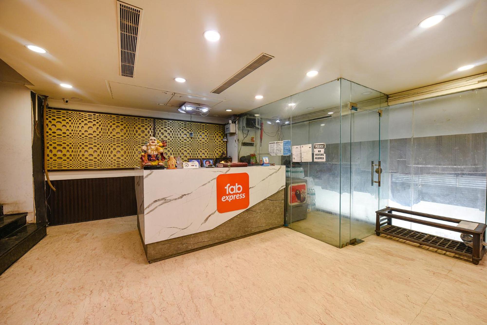 Hotel OYO 90662 Heaven Seven Neu-Delhi Exterior foto