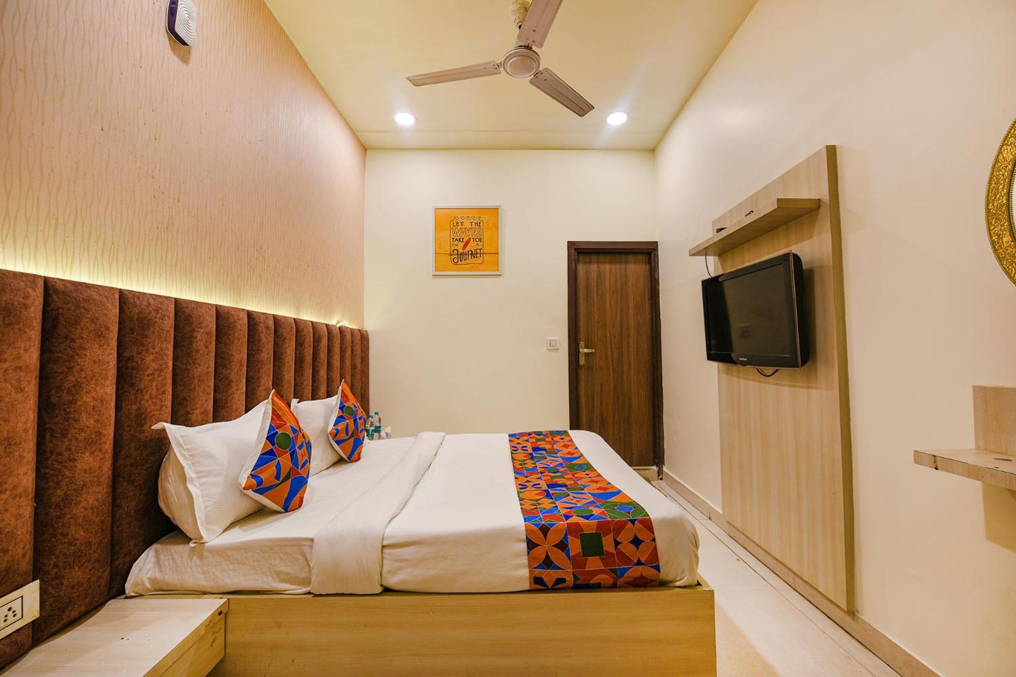 Hotel OYO 90662 Heaven Seven Neu-Delhi Exterior foto