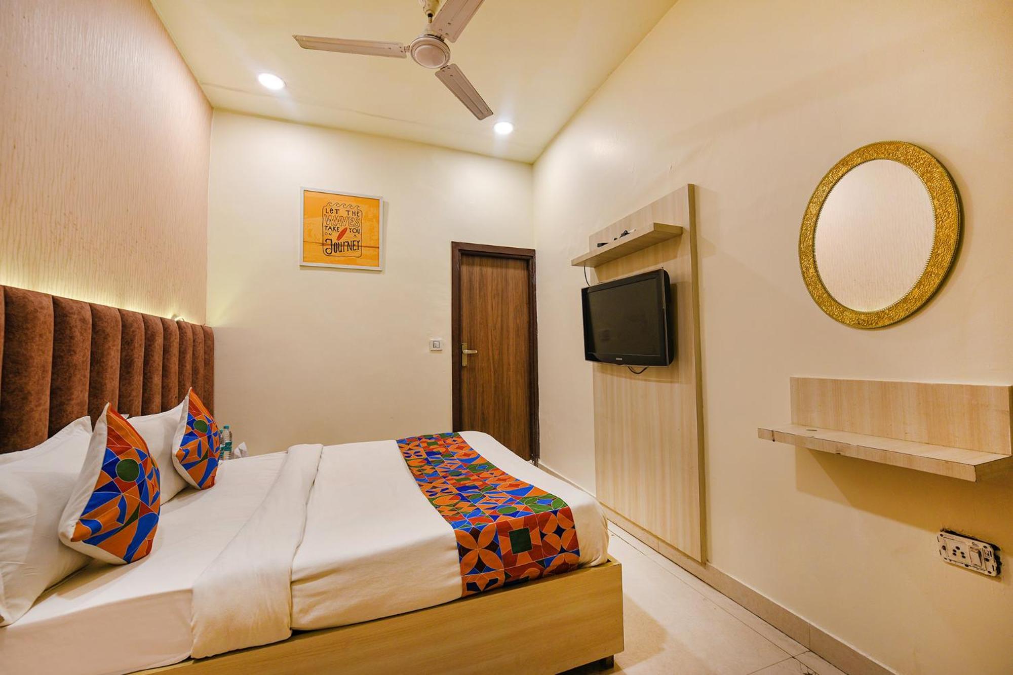 Hotel OYO 90662 Heaven Seven Neu-Delhi Exterior foto