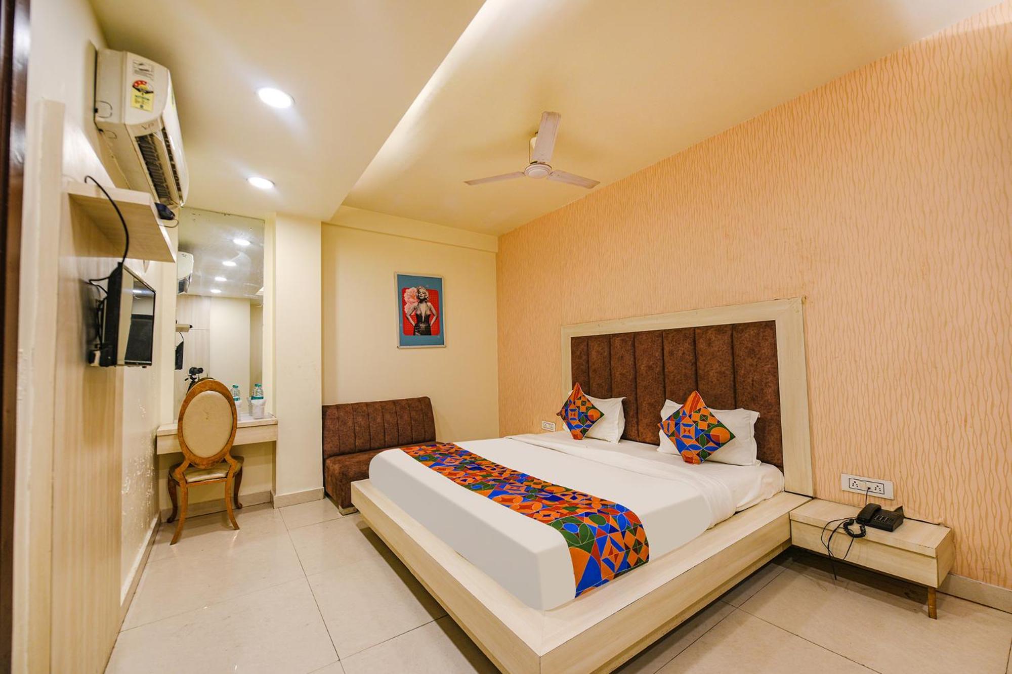 Hotel OYO 90662 Heaven Seven Neu-Delhi Exterior foto