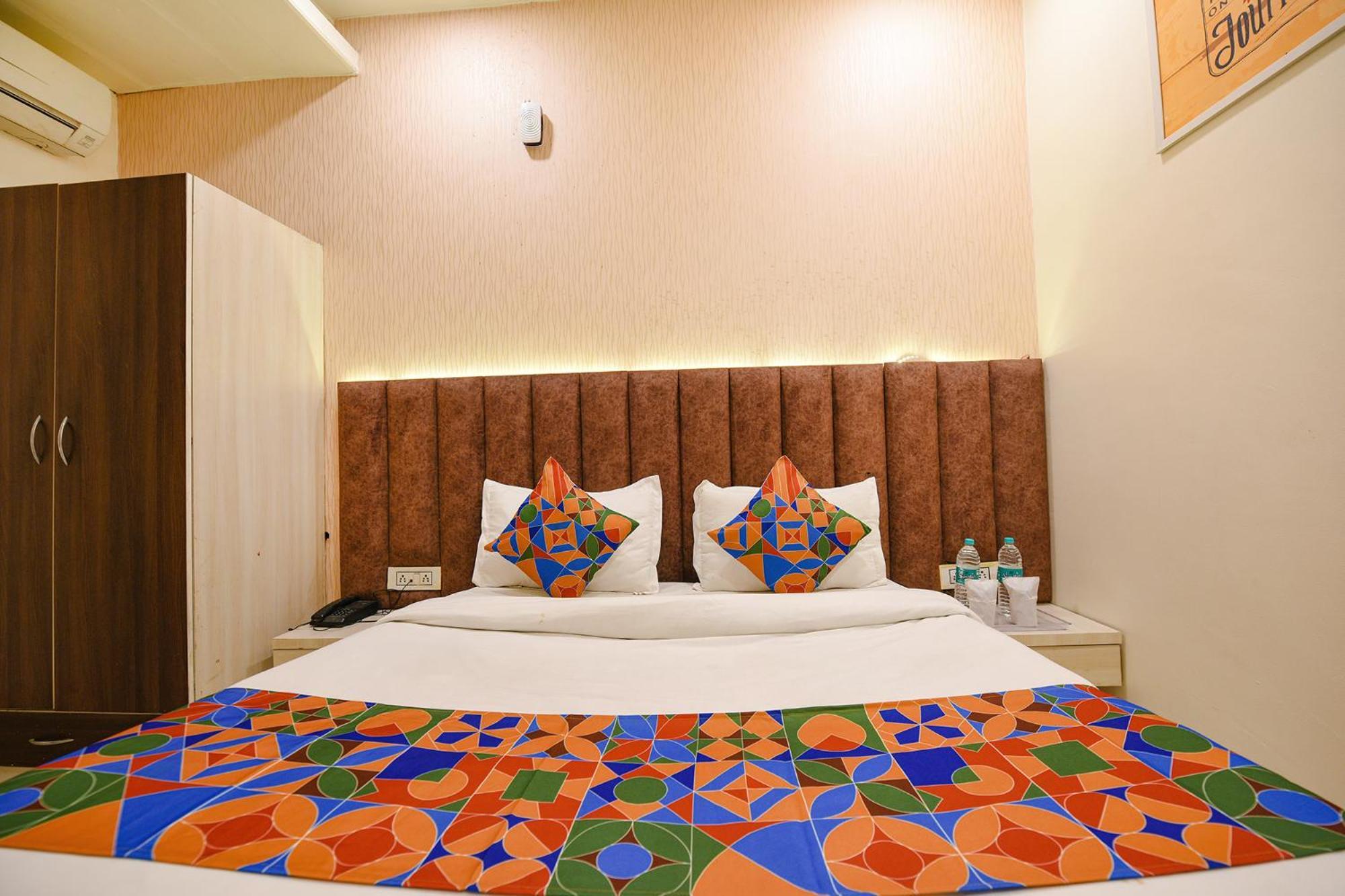 Hotel OYO 90662 Heaven Seven Neu-Delhi Exterior foto