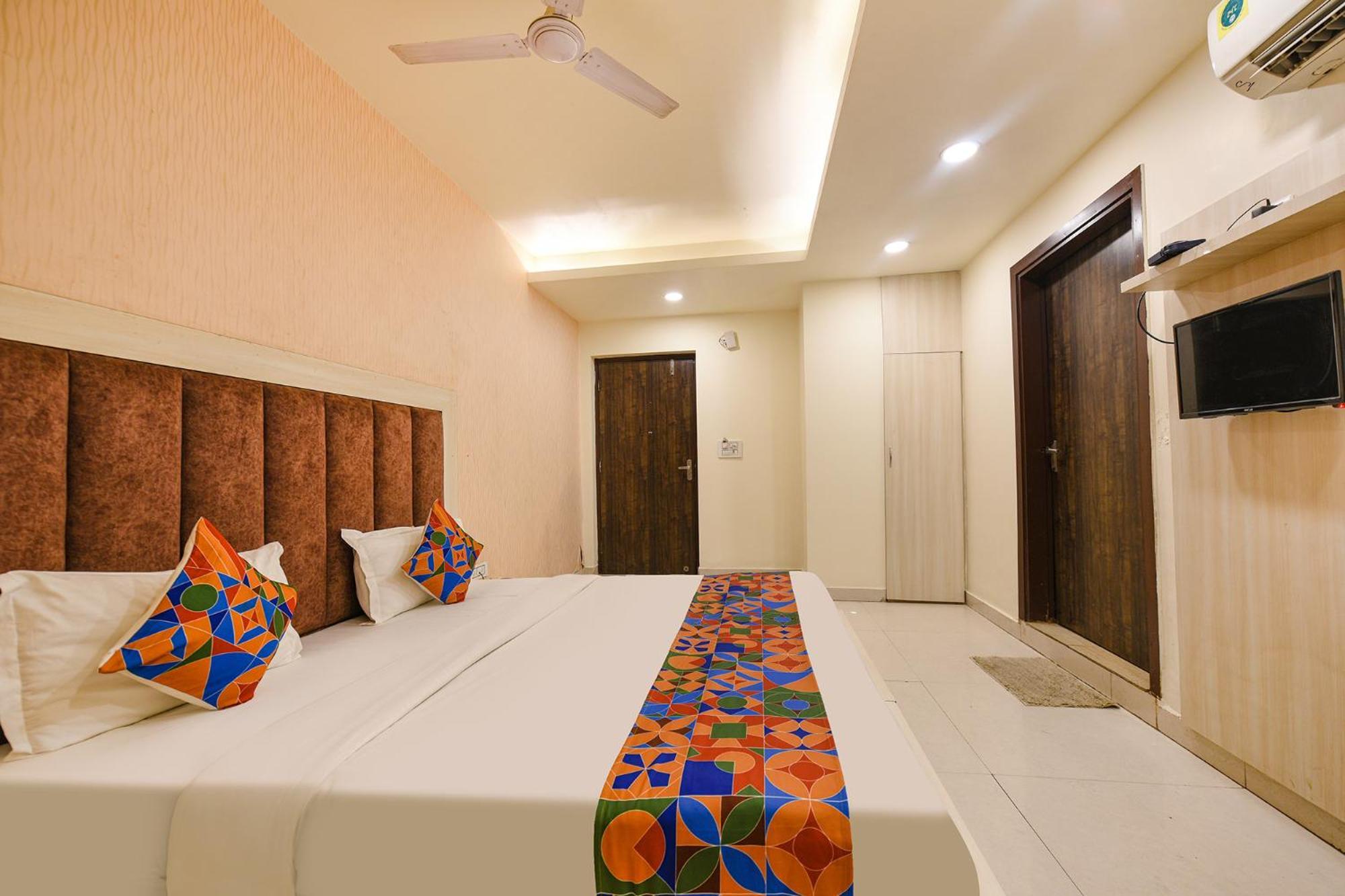 Hotel OYO 90662 Heaven Seven Neu-Delhi Exterior foto